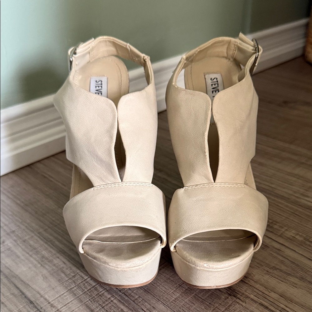 Steve Madden Beige Platform Sandals